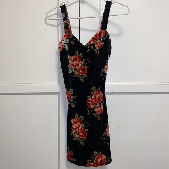 Forever 21 Small Black Floral Velvet Mini Dress - Picture 2 of 10
